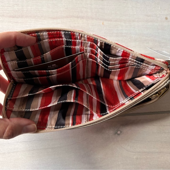 NWT 100% Authentic Coach Desert Sky Neutral Pop Wristlet - Picture 6 of 6